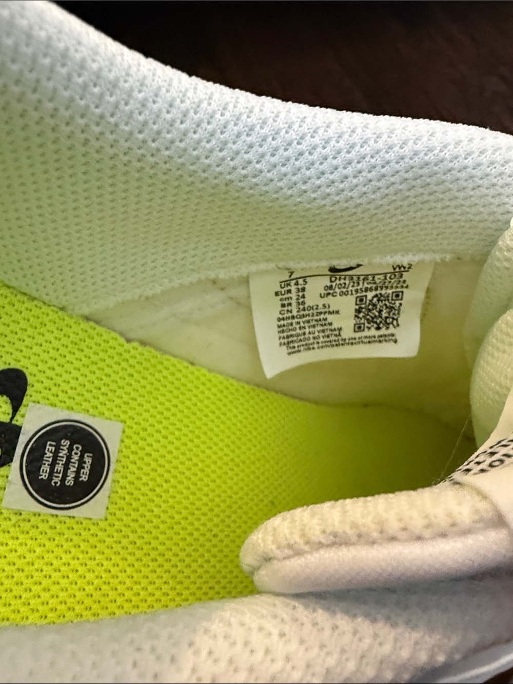 Nike Women’s White Sneakers with Peach Swoosh - Picture 5 of 5